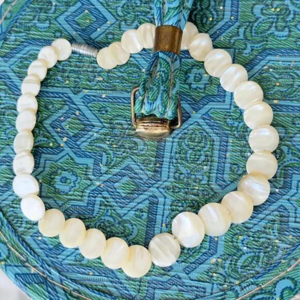Vintage MOP Mother of Pearl 26” Disc Choker Necklace 1960’s Natural White Shell